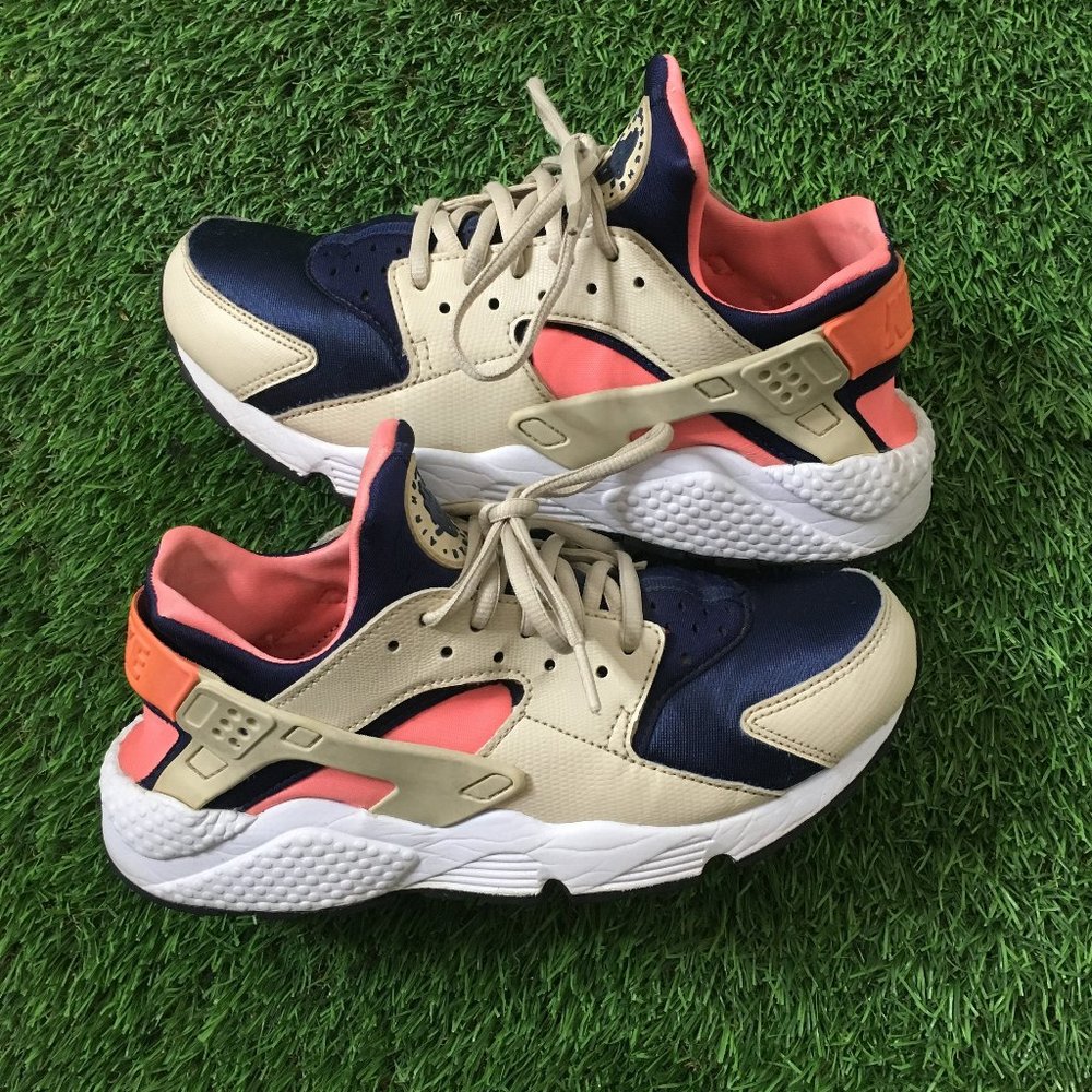 Nike Air Huarache Women's sz 9 Sneakers
